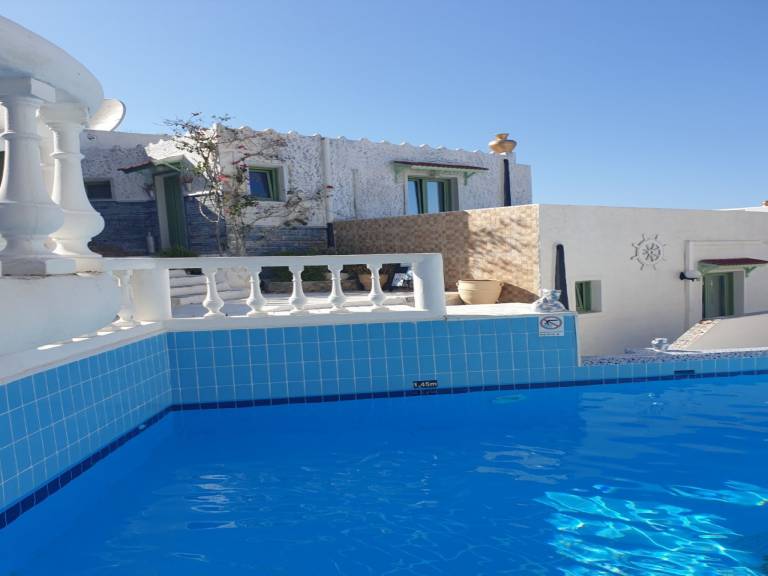 Studio Quiet And Peaceful And Very Relaxing with kitchen, shared pool and Ac — photo 4