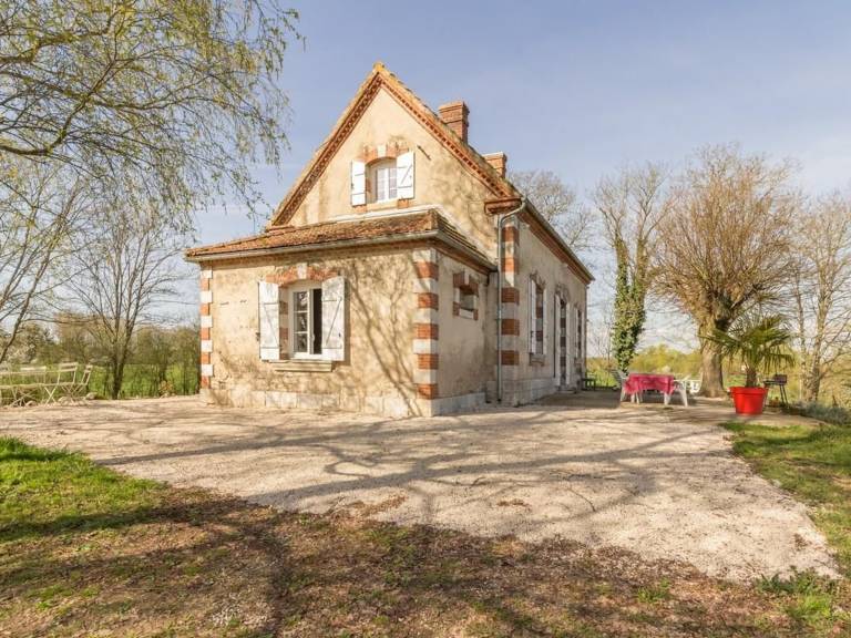 Historic lock house by the Saône, pets allowed — photo 3