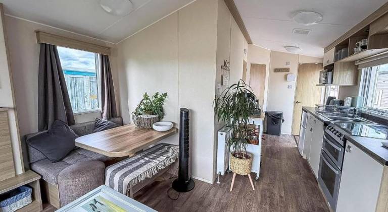 Lovely 6 Berth Caravan With Decking At California Cliffs In Scratby Ref 50027F — photo 3