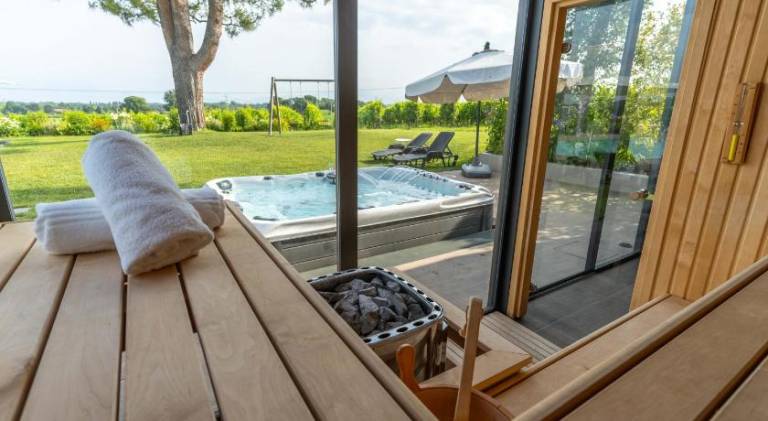 Farm with jacuzzi, sauna & pool — photo 4