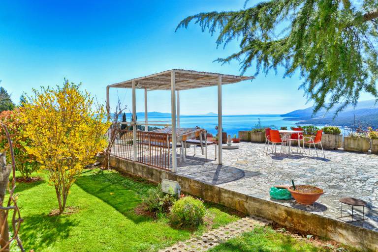 Apartment with BBQ & patio | Sea view — photo 2