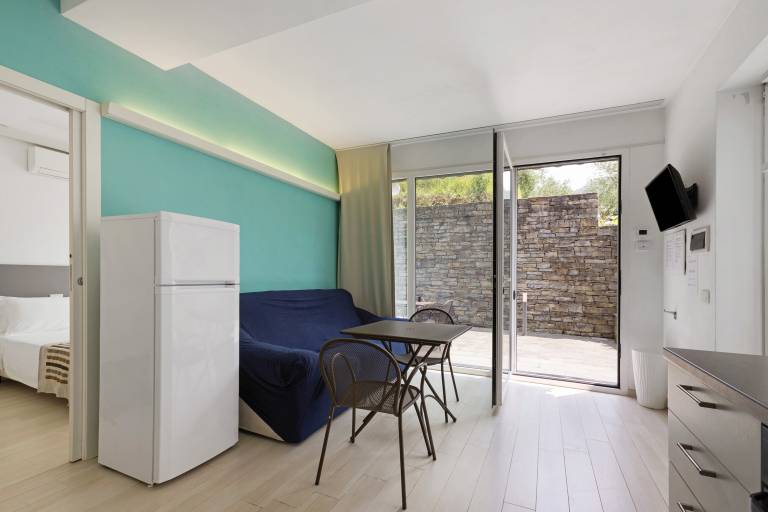 Holiday apartment with patio | Garden view — photo 3