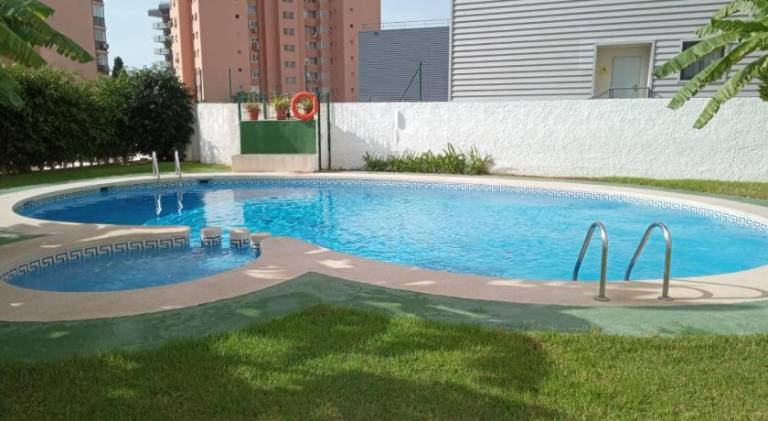 Apartment with private pool & yard in Benidorm