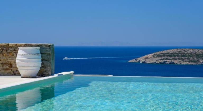 Villa with private pool, garden & grill in Paros