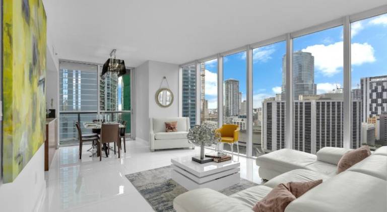 Luxury Waterfront Condo At Icon-Brickell-sea view-Free Spa & Gym — photo 2
