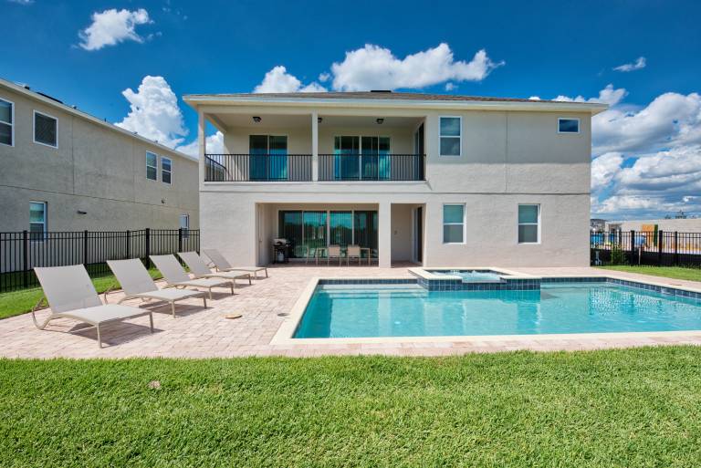 Family-oriented house with hot tub & private pool | Pet-friendly — photo 4
