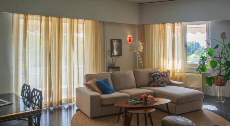 Charming holiday apartment with patio | Close to the beach | Pet-friendly in Piraeus