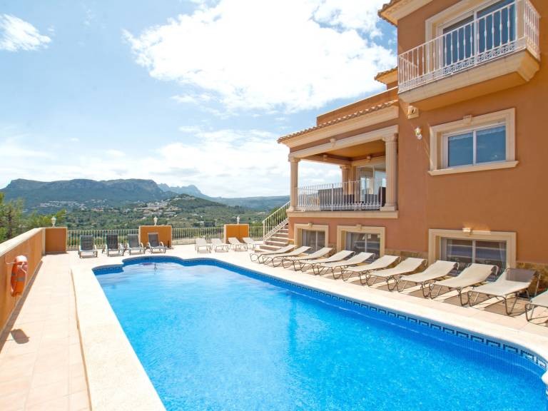 Children-friendly nice vacation home with private pool, terrace & yard | Mountain view | Dogs allowed — photo 5