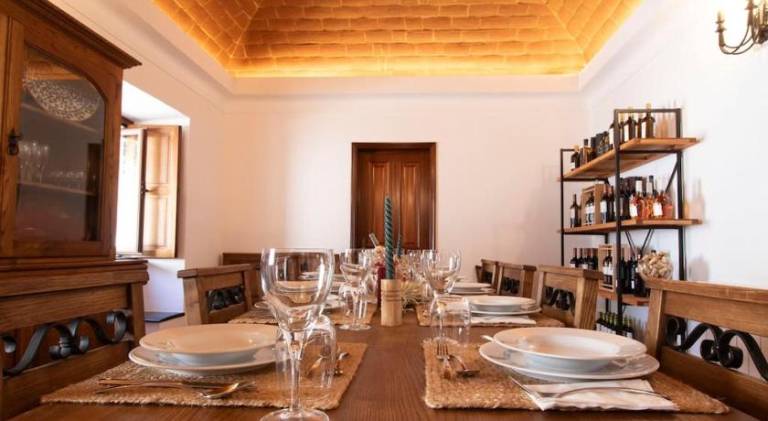 Child-friendly charming villa with barbecue, private pool & yard | Pet-friendly — photo 5