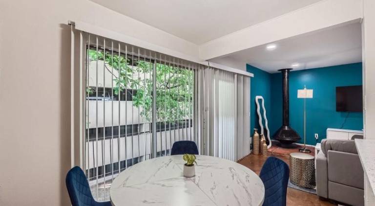 Apartment with pool — photo 5