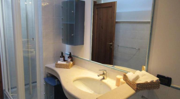 Holiday apartment with 3 rooms for 6 persons — photo 2