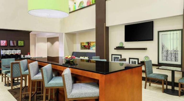 Hampton Inn & Suites Wheeling-The Highlands — photo 3