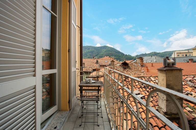 Fully equipped rental apartment with fast internet | Next to Como Cathedral | Mountain view | Pets are welcome — photo 5
