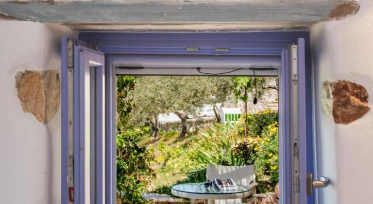 Villa with terrace, barbecue & yard — photo 4