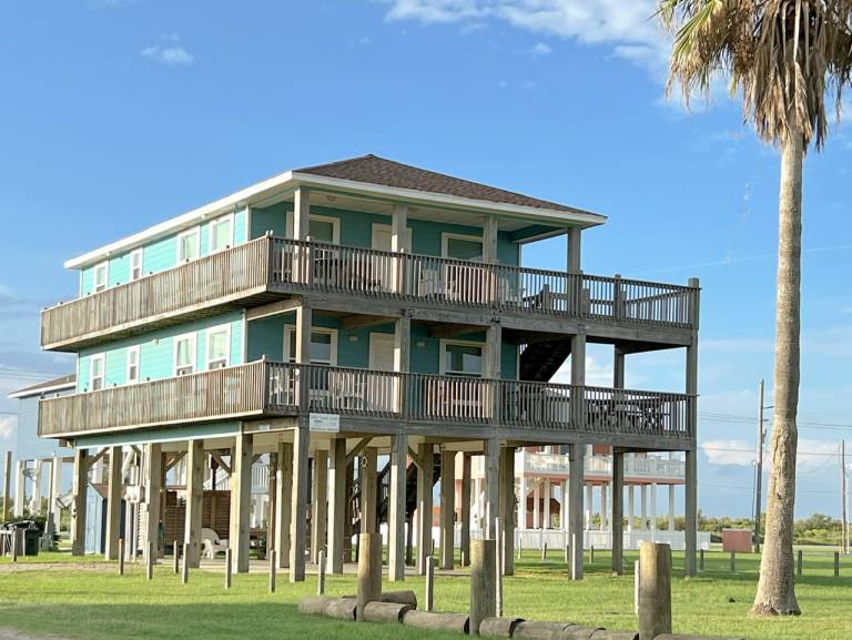 House with barbecue | Beach view in Bolivar, TX