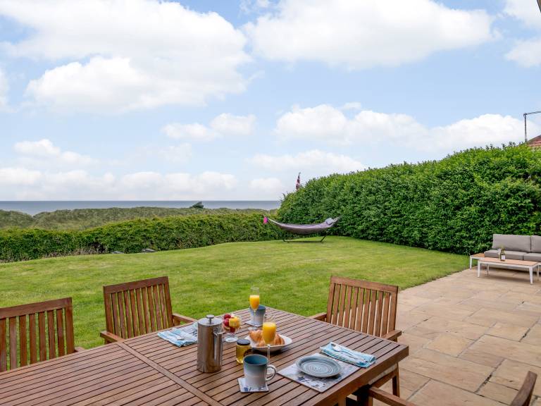 Family-oriented pleasant cottage with barbeque & garden | River view | Next to the beach | Dogs allowed — photo 4
