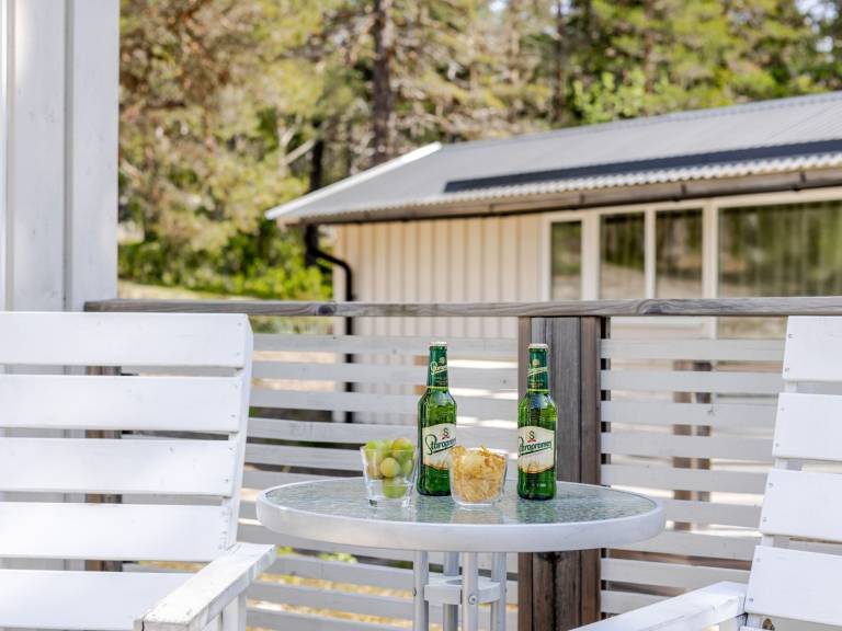 Vacation home with barbecue, yard & patio | Beach nearby | Pet-friendly — photo 5