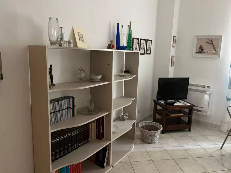 Apartment with patio | City view — photo 3