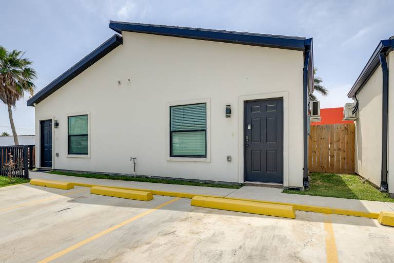 Beach Days & Pool Fun! Prime South Padre Studio — photo 3