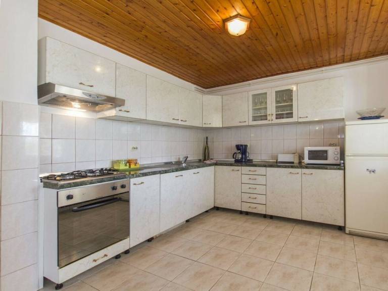 House with private pool, yard & barbeque | Garden view — photo 2