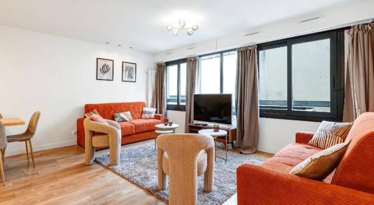 Apartment with 2 rooms for 8 persons in Vanves