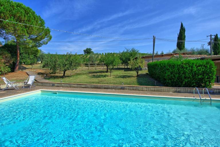 Child-friendly villa with garden, private pool & BBQ | Pets allowed — photo 2