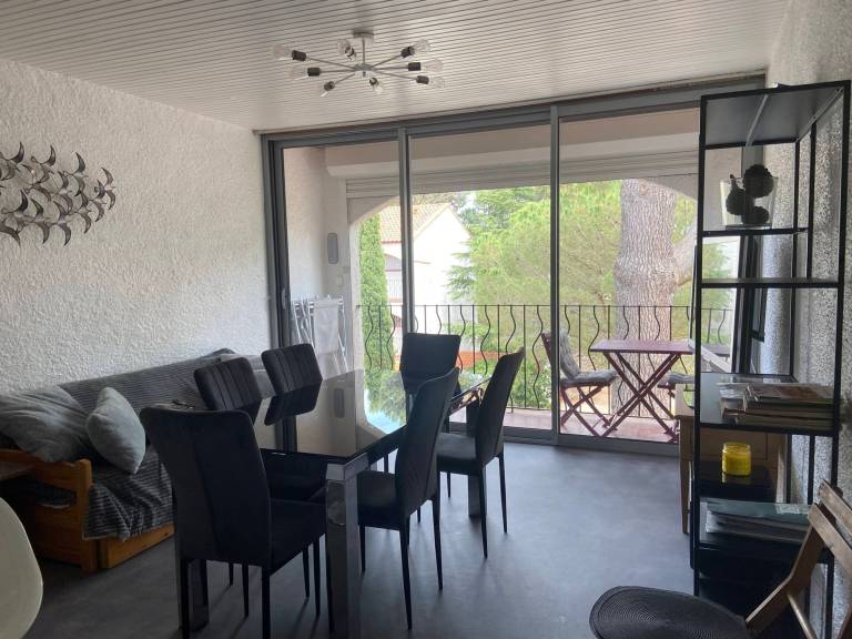 Apartment with pool — photo 2
