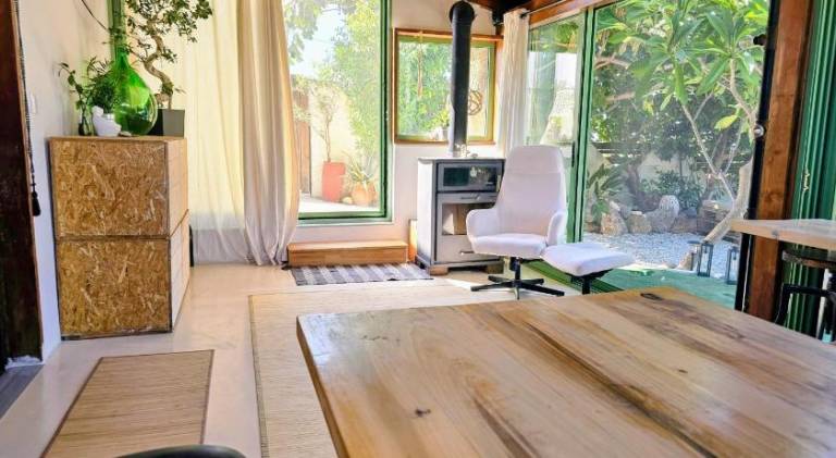 Vacation home with terrace, grill & yard — photo 3