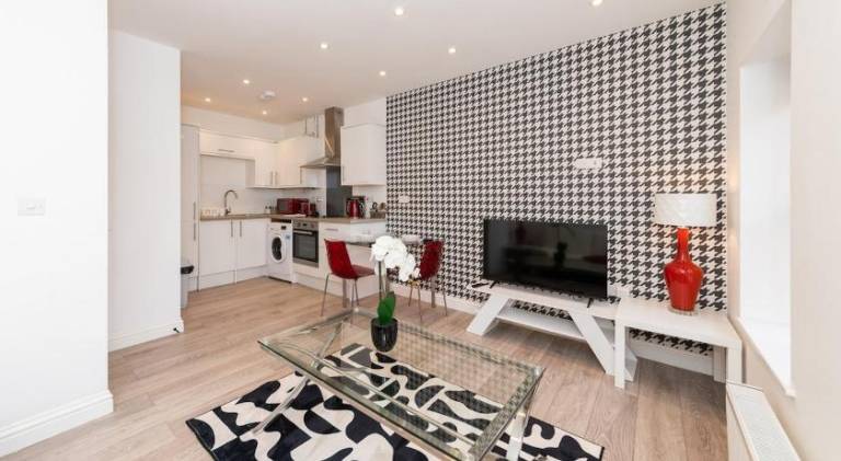 House with 6 rooms for 18 persons in Reading