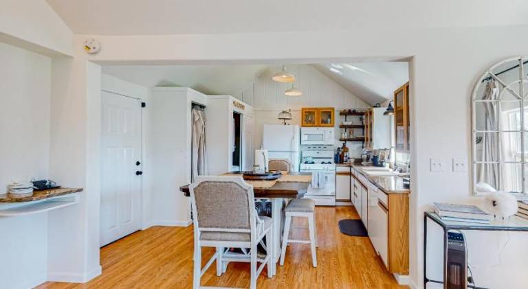 House | Beach nearby | Pets allowed — photo 3