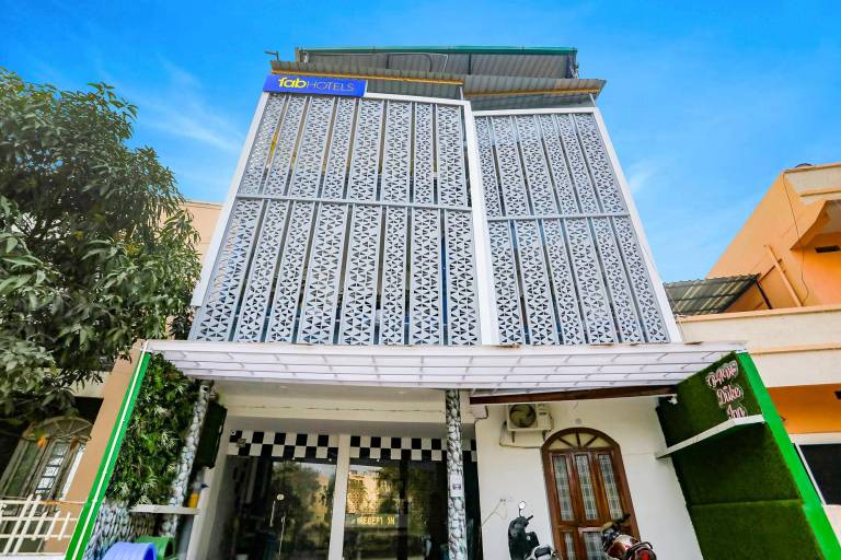 FabHotel Duke Inn