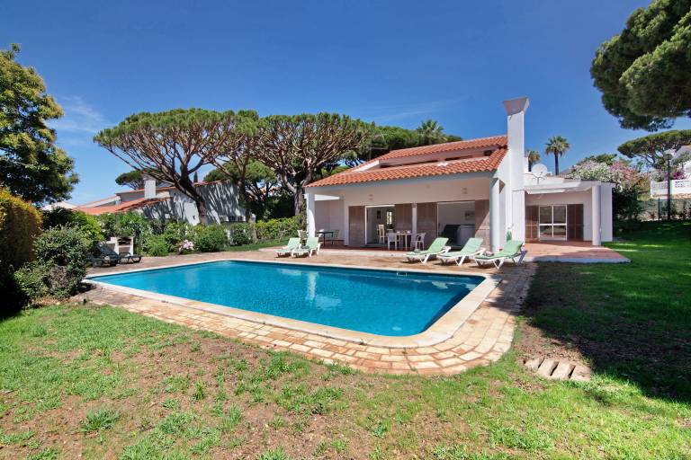 Villa with grill, yard & patio — photo 2