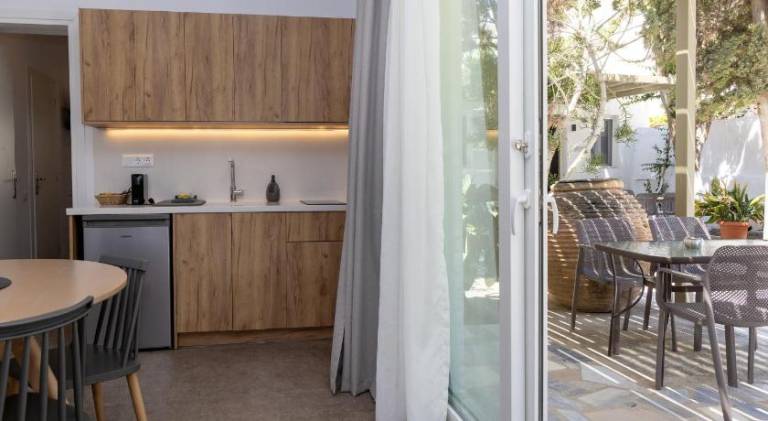 Beautiful serviced apartment with terrace & yard | Dogs allowed — photo 2