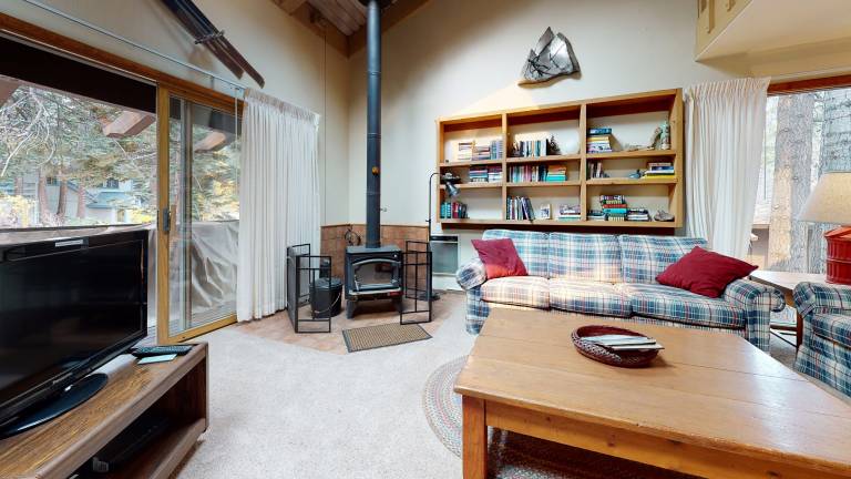 Condo with sauna, hot tub & heated pool in Mammoth Lakes, CA