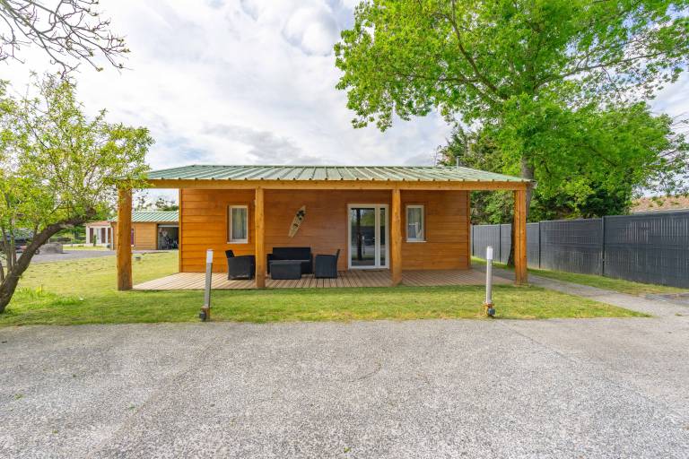 House with terrace, barbecue & garden in Saintes