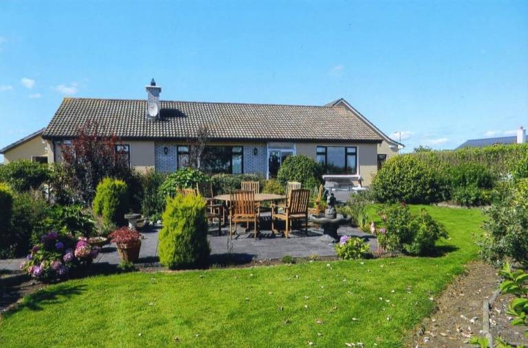 Bed and breakfast  Knockyline
