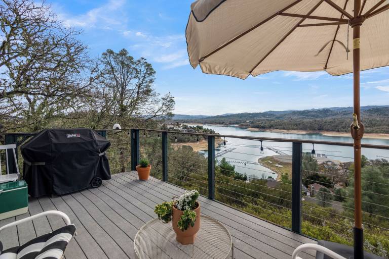 House Lake Nacimiento