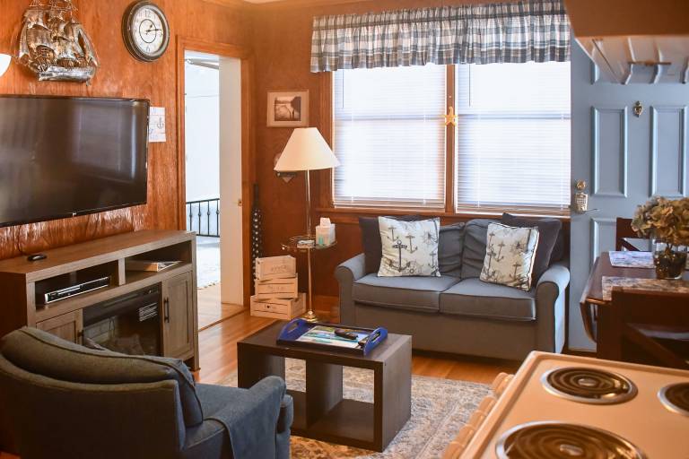 8 Mi to Broadway: WFH-Friendly Nashville Duplex! — photo 4