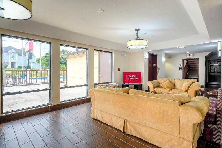 Red Roof Inn & Suites Mobile SW - I-10 — photo 3