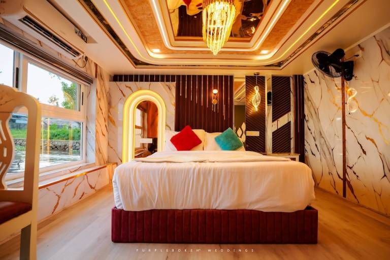 Houseboat Punnamada