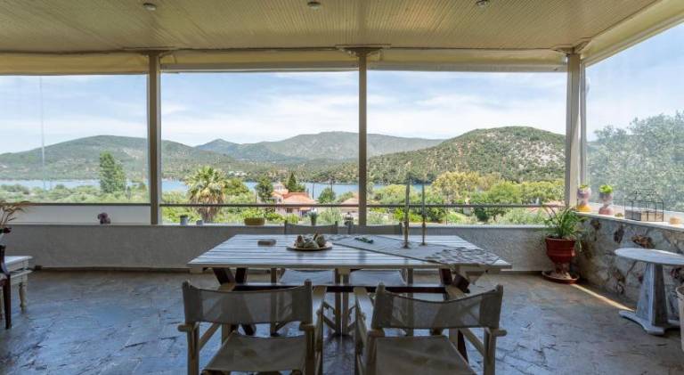 Villa with yard & patio | Perfect for remote work — photo 4