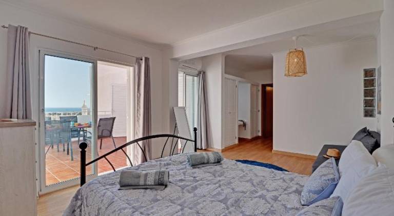 Rental apartment with private pool, yard & patio — photo 2