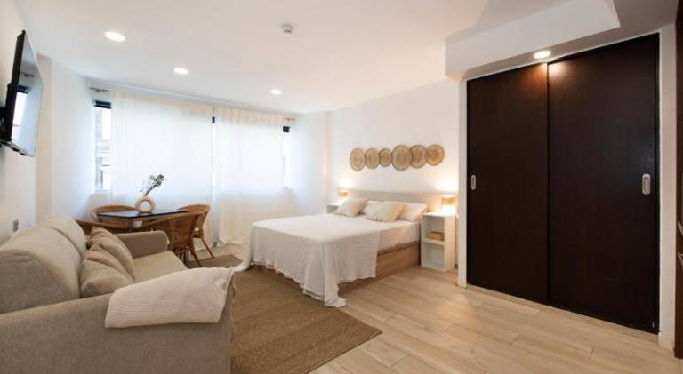 Serviced apartment with terrace — photo 2