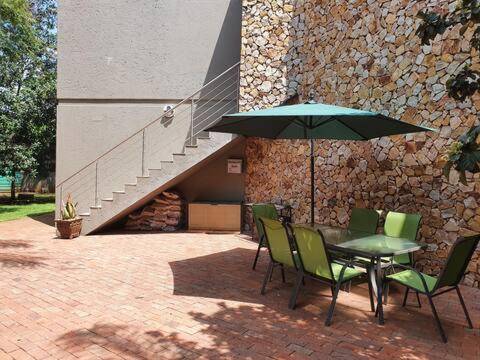 Apartment with terrace & yard — photo 3