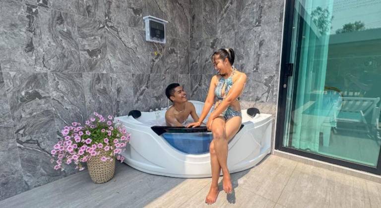 Villa with jacuzzi, patio & barbecue — photo 4