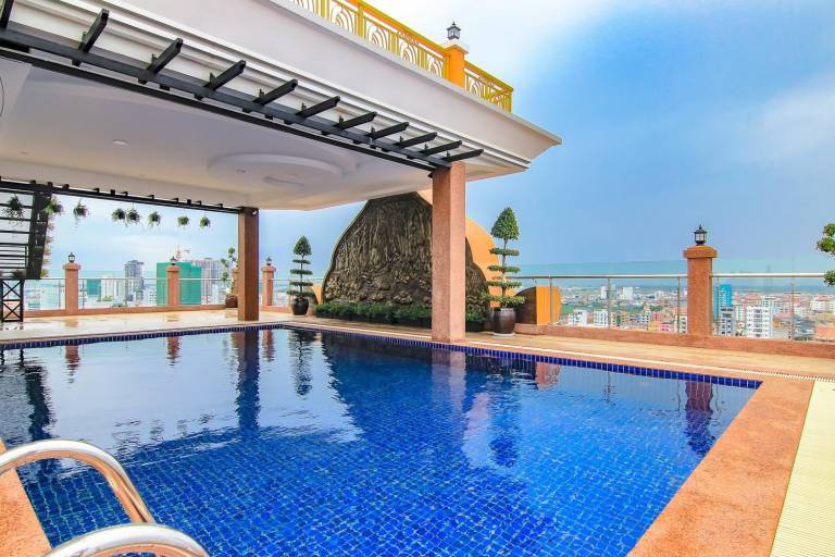 Family-oriented serviced apartment with patio & jacuzzi | Perfect for remote work | Pets are welcome — photo 5