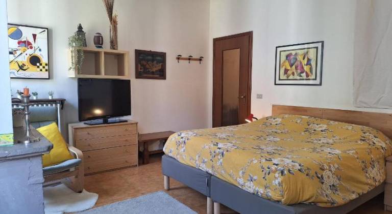 Stanza in appartamento condiviso nel centro storico di Parma in Parma