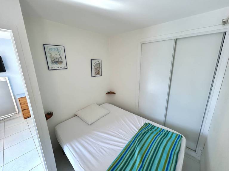 Apartment with pool — photo 3