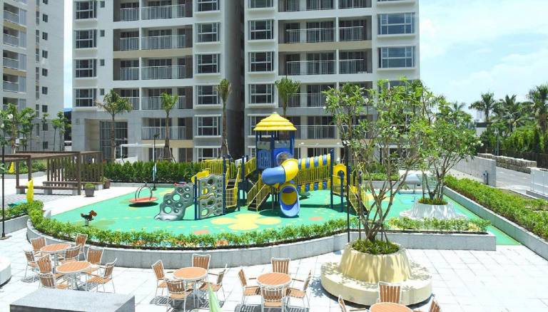 Family-friendly ample serviced apartment with pool & patio | Pet-friendly — photo 5