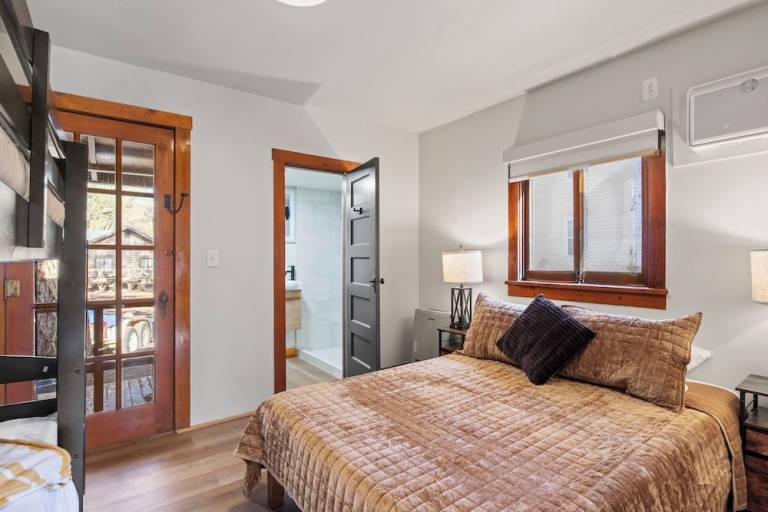 Cabin  West Colorado Springs